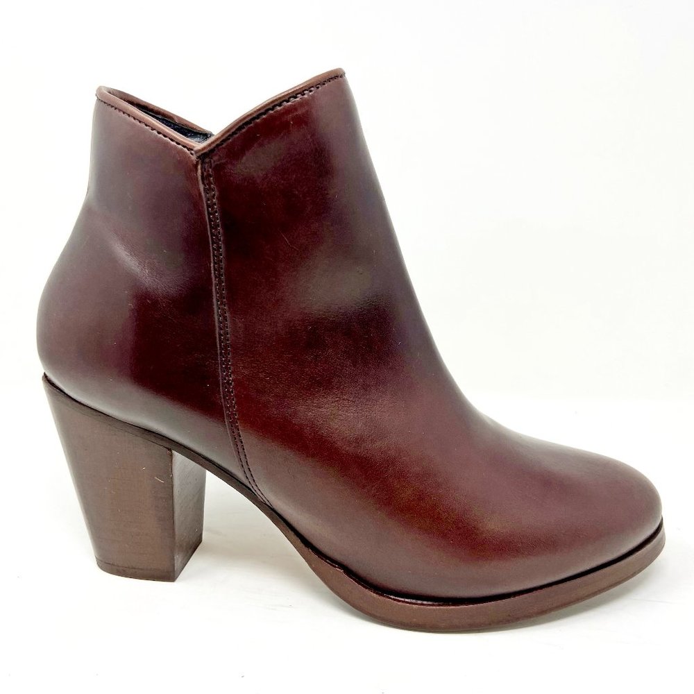 Thursday Boot Co Womens Brown Uptown Handcrafted Leather Bootie